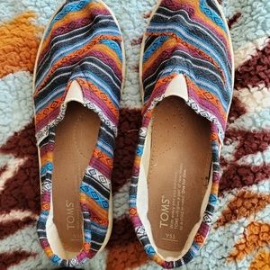 Serape Toms